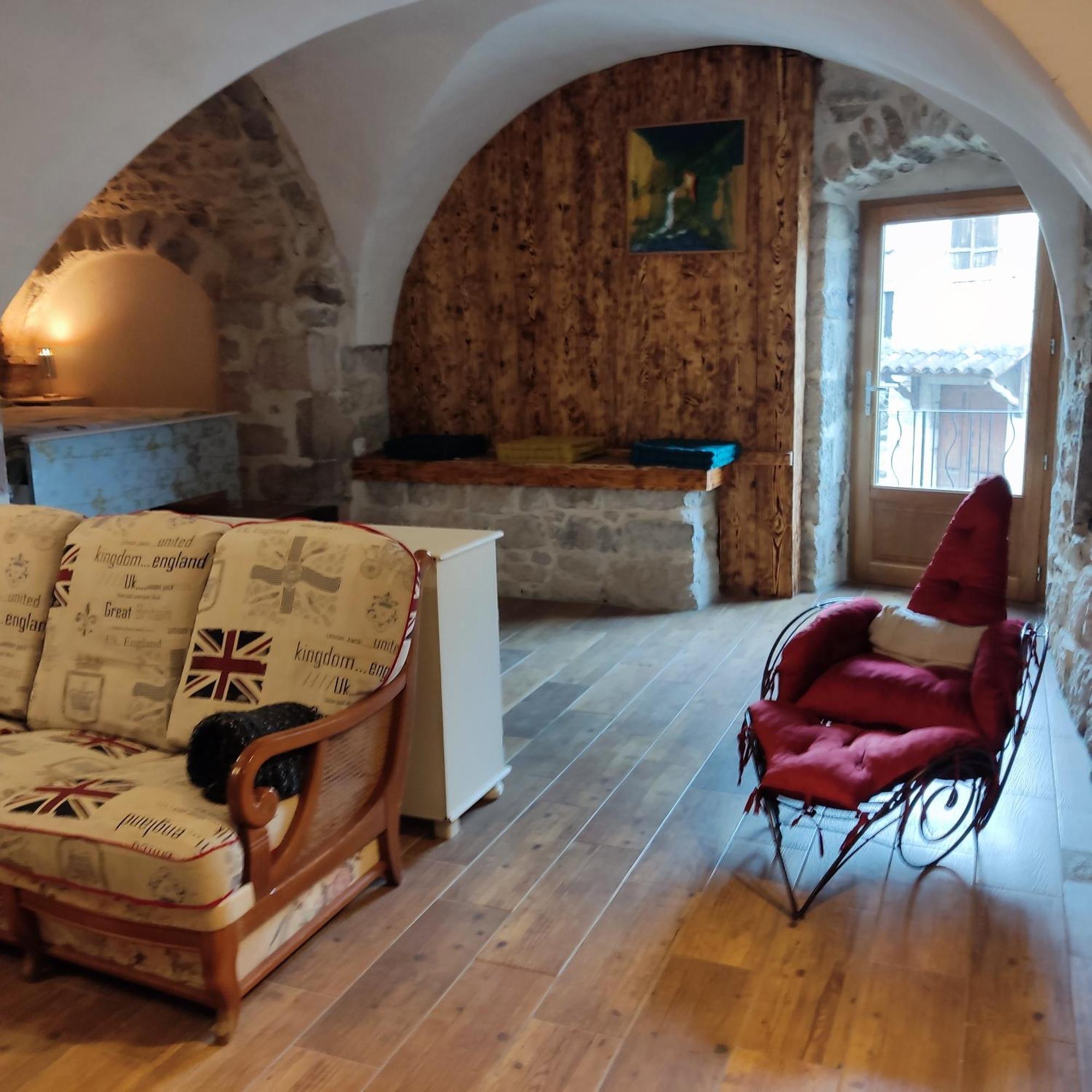 Maison Pierre Et Voute Au Coeur Du Village Balazuc Exteriör bild