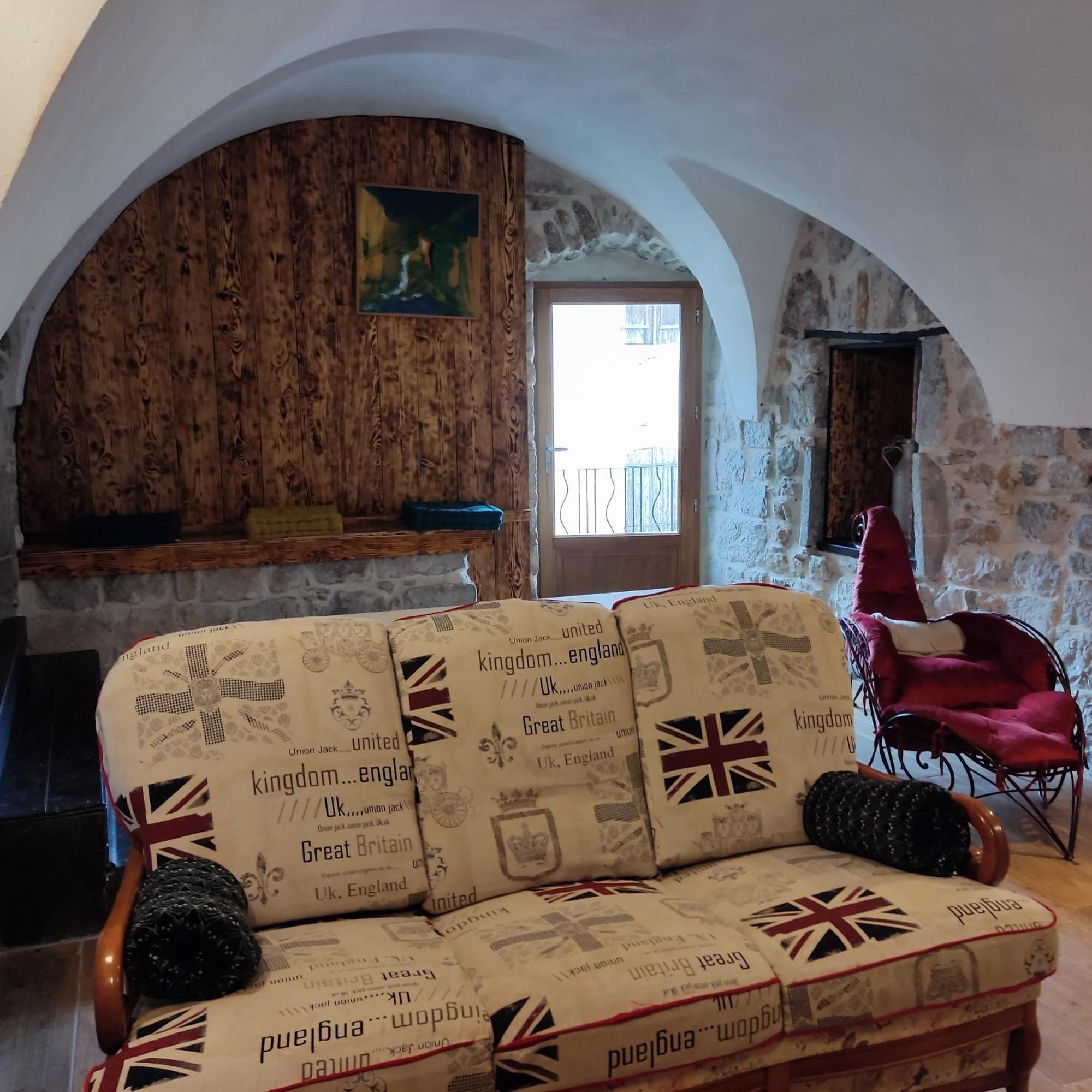 Maison Pierre Et Voute Au Coeur Du Village Balazuc Exteriör bild